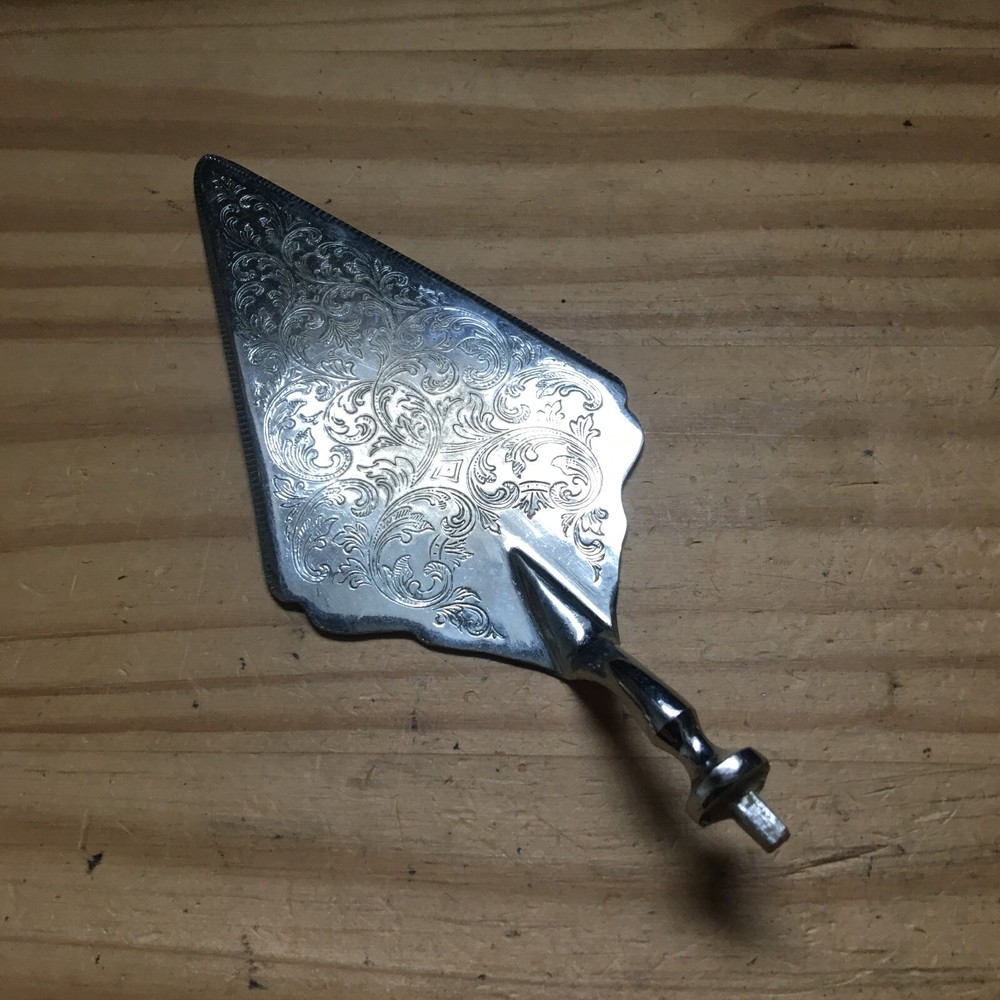 Vintage EP Silver Plate Cake Pie Server Ornate Design 7.75"L Italy W/o Handle