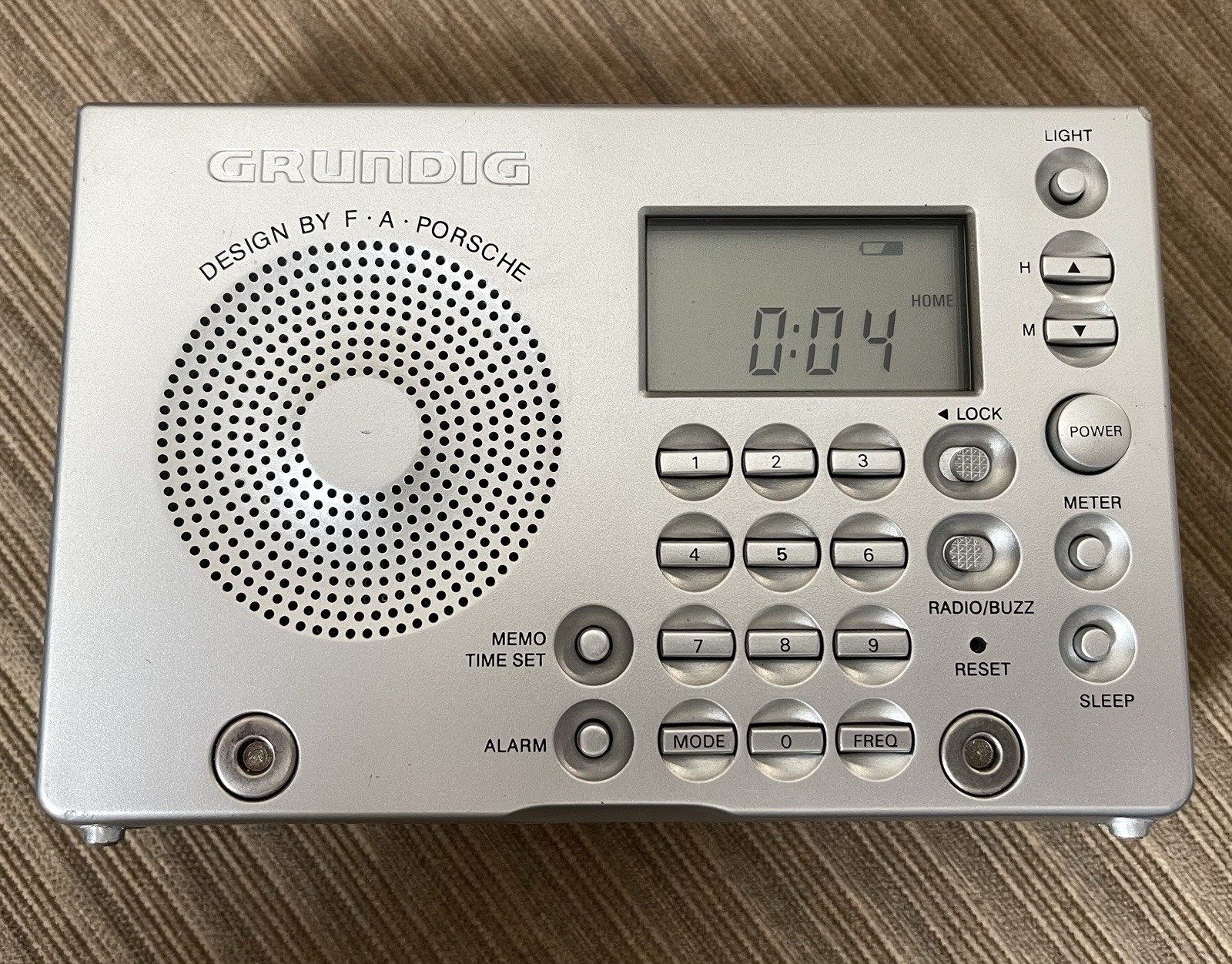 Grundig Yacht Boy World Receiver YB-P2000 SW FM Radio + Plug F.A. Porsche Tested