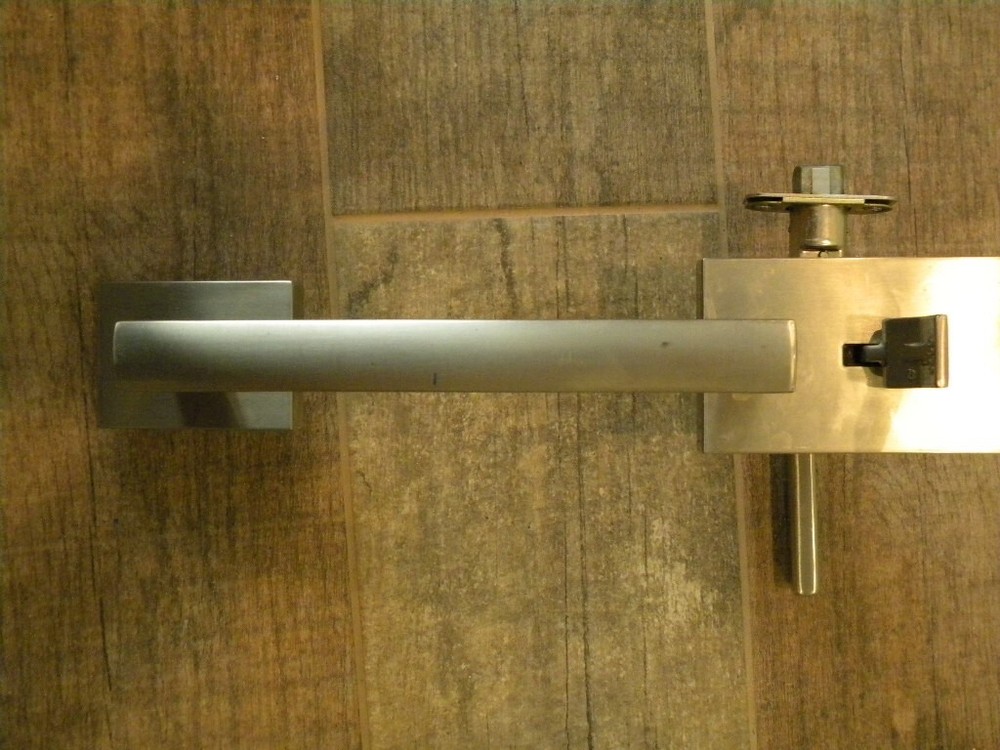 KWIKSET R8 SECURITY Entry Door Lockset & Deadbolt