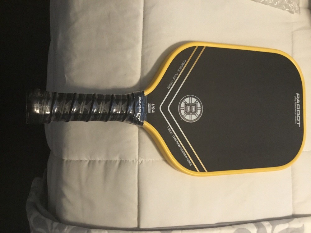 Bruins Pickleball Paddle Parrot ￼