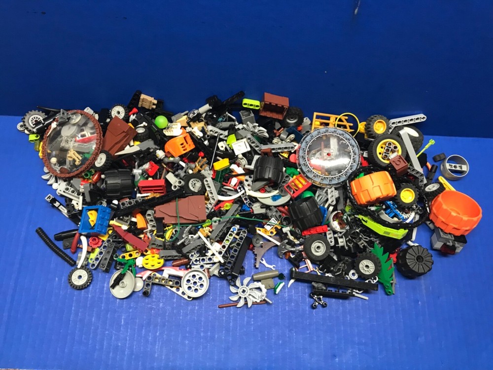 Lego 2 Pound Mixed (Lot 108)