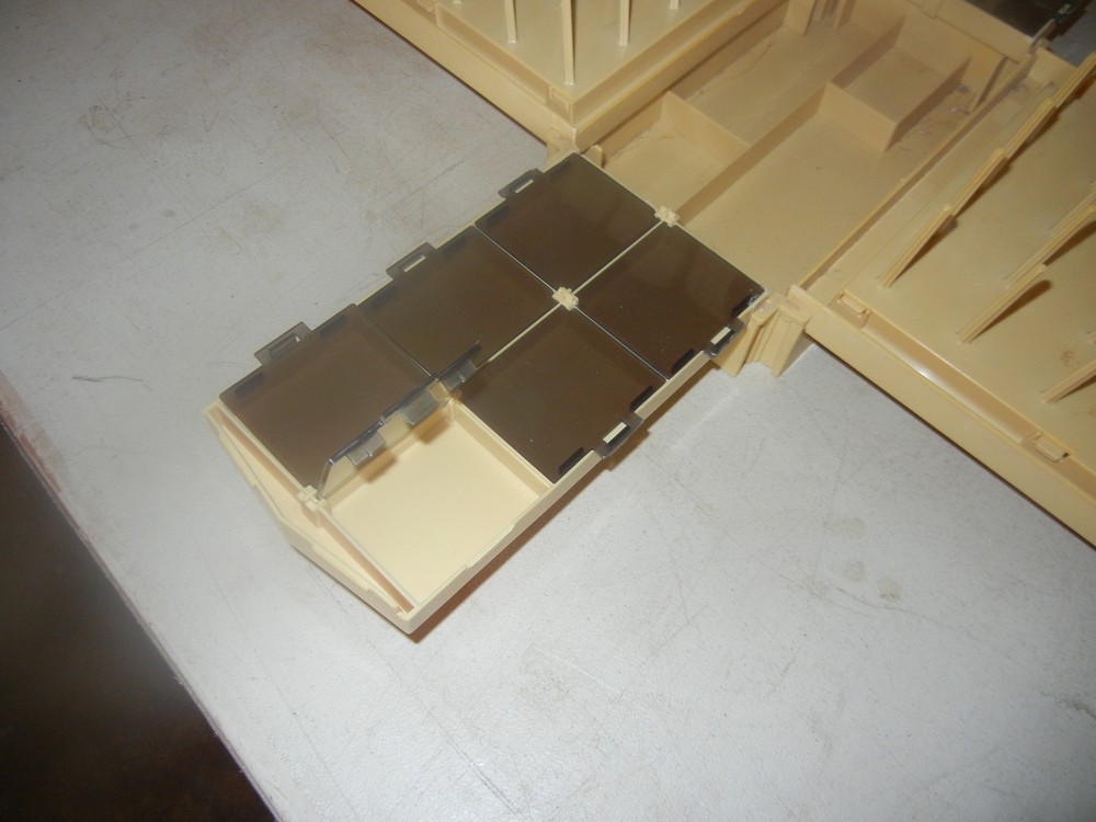 Vintage Folding Sewing Box Caddy - Lightweight - Holds 50 Spools