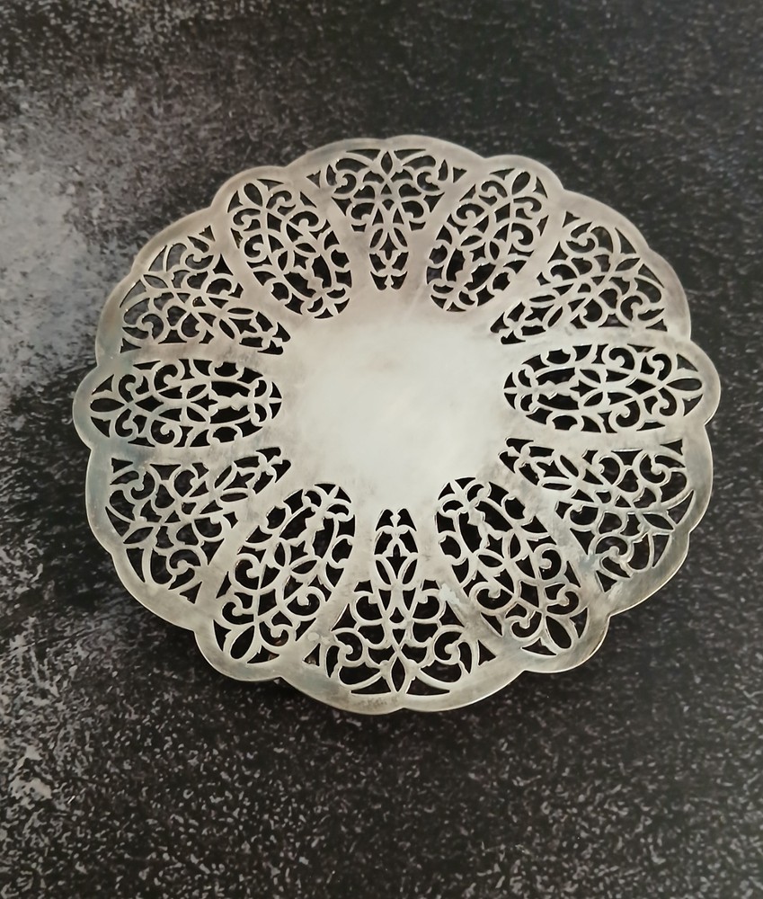 Vintage WM Rogers Silverplate, Lacy Pattern, Footed Trivet