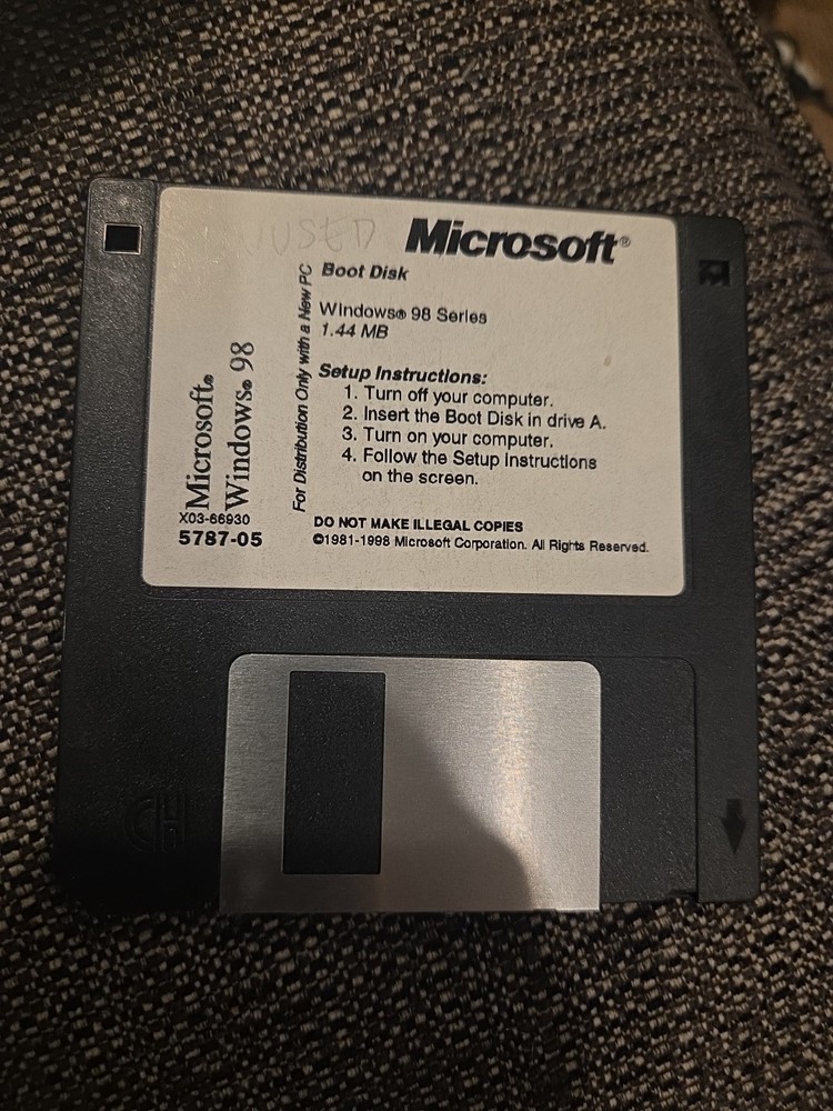 Microsoft Windows 98 - X03-66930 Boot Disk - 3.5" Floppy Disk Unused?