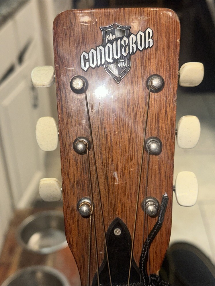 Conqueror Classical 6 String Guitar W/Hard Case
