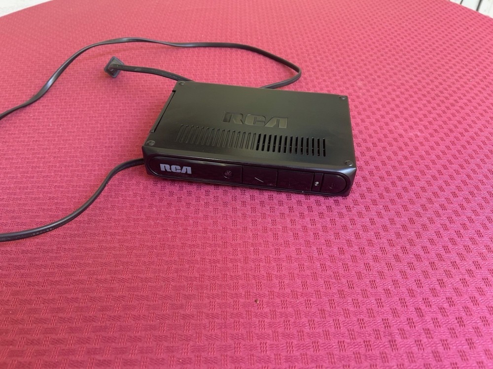 RCA DTA809 Digital Analog TV Converter Box