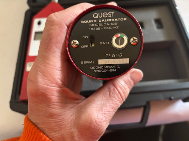 Quest Electronics Model 2400 Sound Level Meter , Case And Calibrator CA-12B