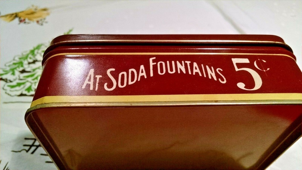 5 Cent Coca-Cola Compact Tin-Sophisticated Lady Theme
