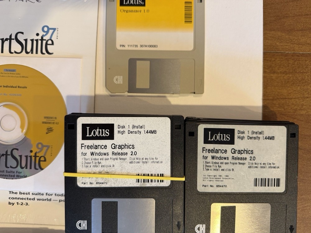 Vintage Lotus SmartSuite Software Bundle Lot