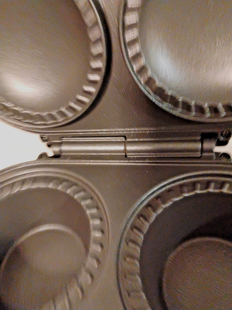 Wolfgang Puck BPM00020 Mini Pie Maker tested. Clean