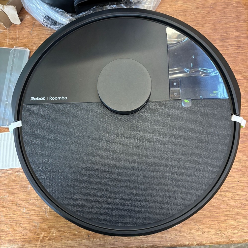 iRobot Roomba 105 Robot Vacuum + AutoEmpty Dock