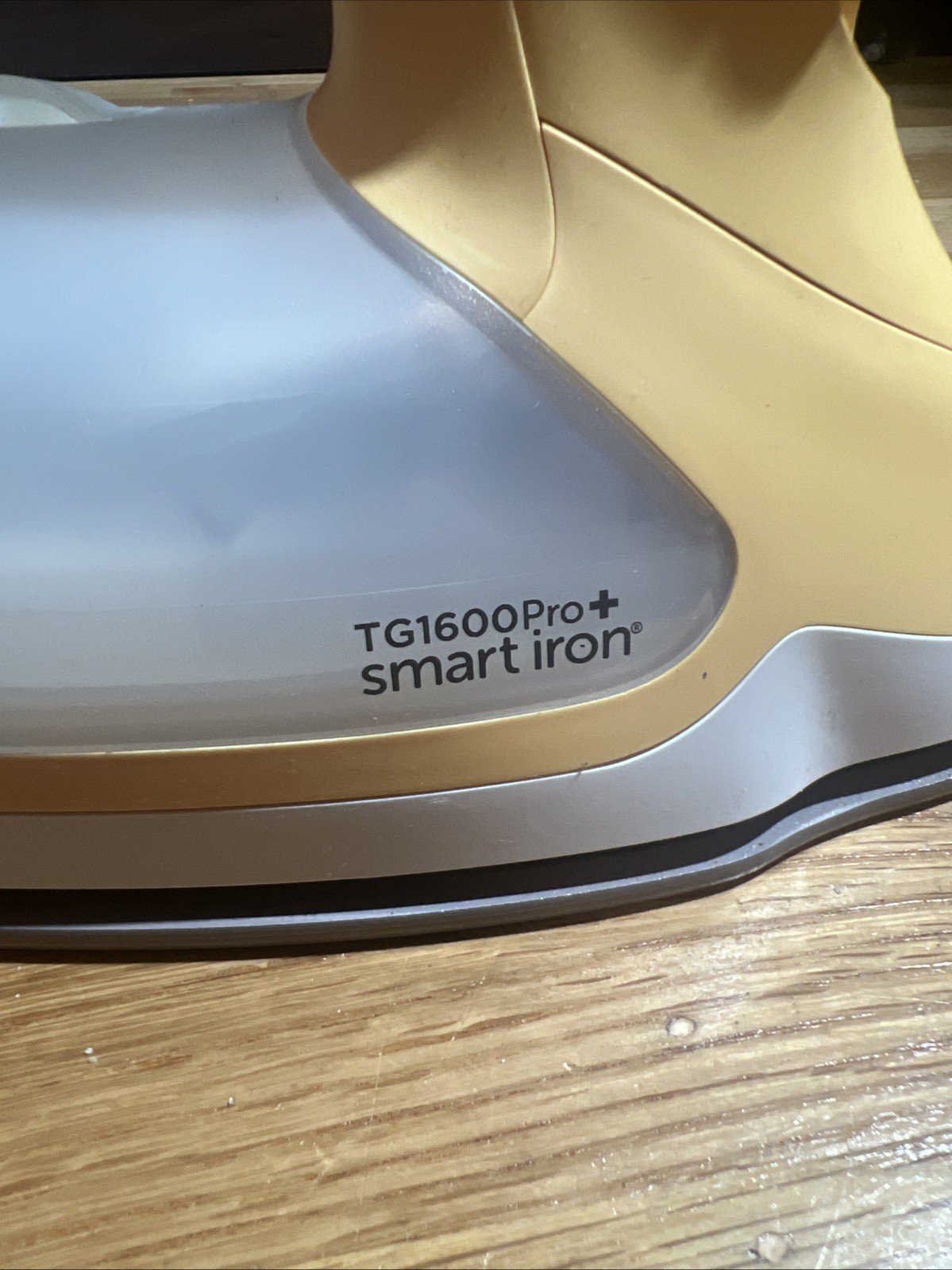 Oliso Pro TG1600 Pro Plus Smart Iron, iTouch technology tested/works yellow