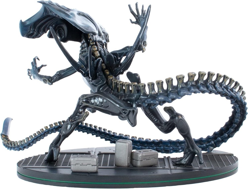 Captivating Alien Queen Q-FIG Max Elite Diorama - Display Connectable Base