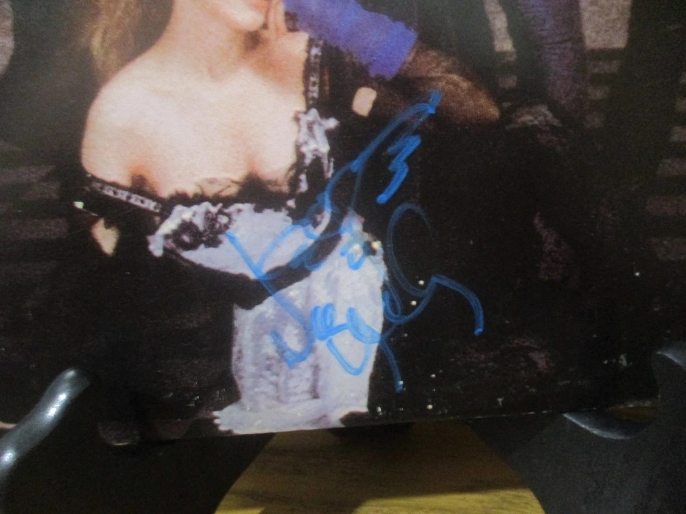 HEART JSA CERTIFIED AUTHENTIC AUTOGRAPHED/SIGNED HEART ALBUM ANN & NANCY WILSON