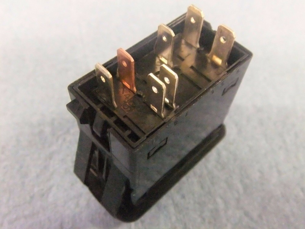 Amber Caution Freightliner Switch Indicator Light - P/N A06-86377-507