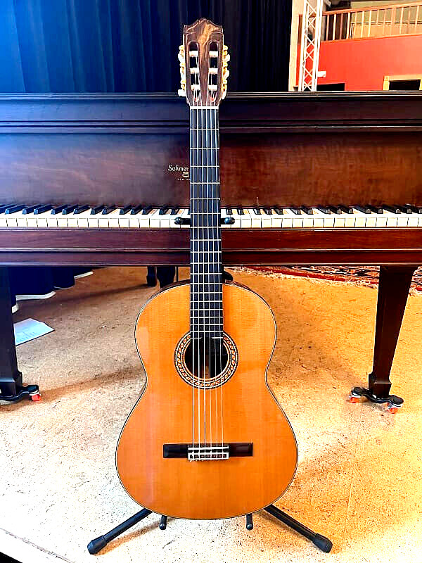 MINT Yamaha CG 151C Classical guitar, NICE African Rosewood, Solid Top + Case