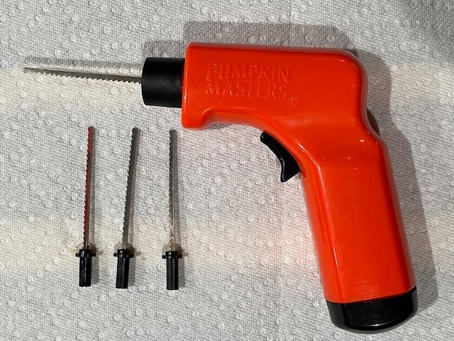 Pumpkin Masters Power Saw Electric/Manual 28pc. Carving Kit(Includes batteries)