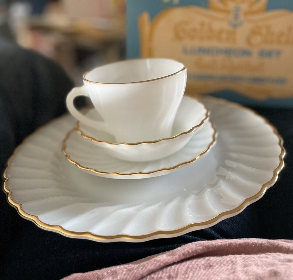Anchor Hocking Golden Shell Luncheon Set