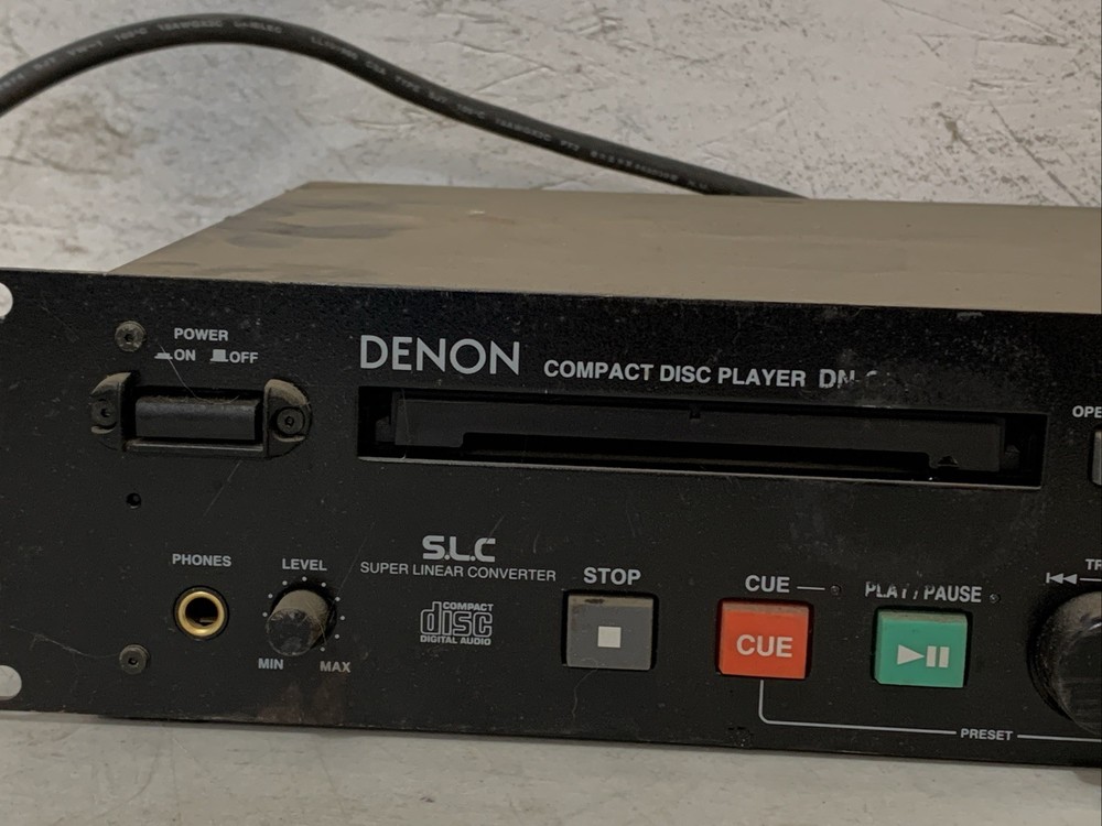 Denon DN-C630 Rackmount CD Player - POWERS ON