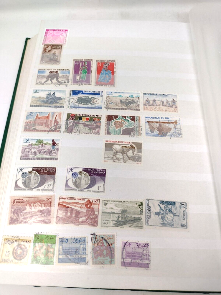 Lighthouse Green Hardcover Stamp Stock Book L4 / 24 With 200+ Stamps