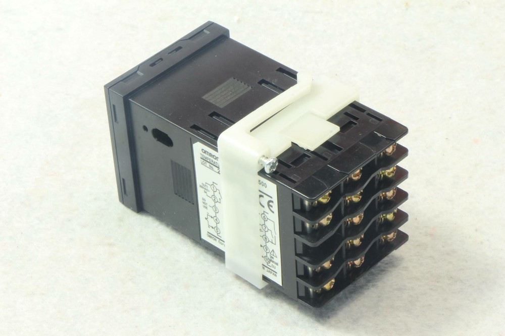 1PCS New Omron Temperature Controller E5CN-R2MTC-500 100-240VAC