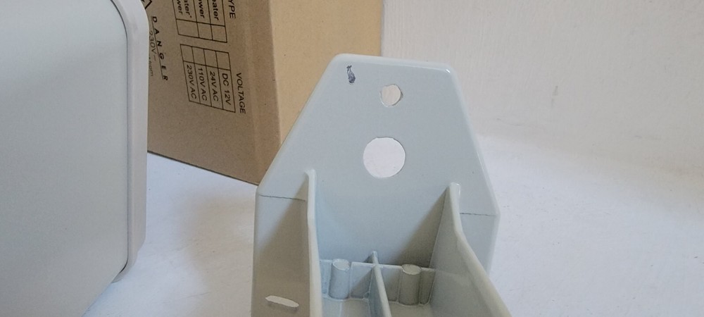 Evertech Housing CCTV Camera Box Weatherproof - Missing one screw