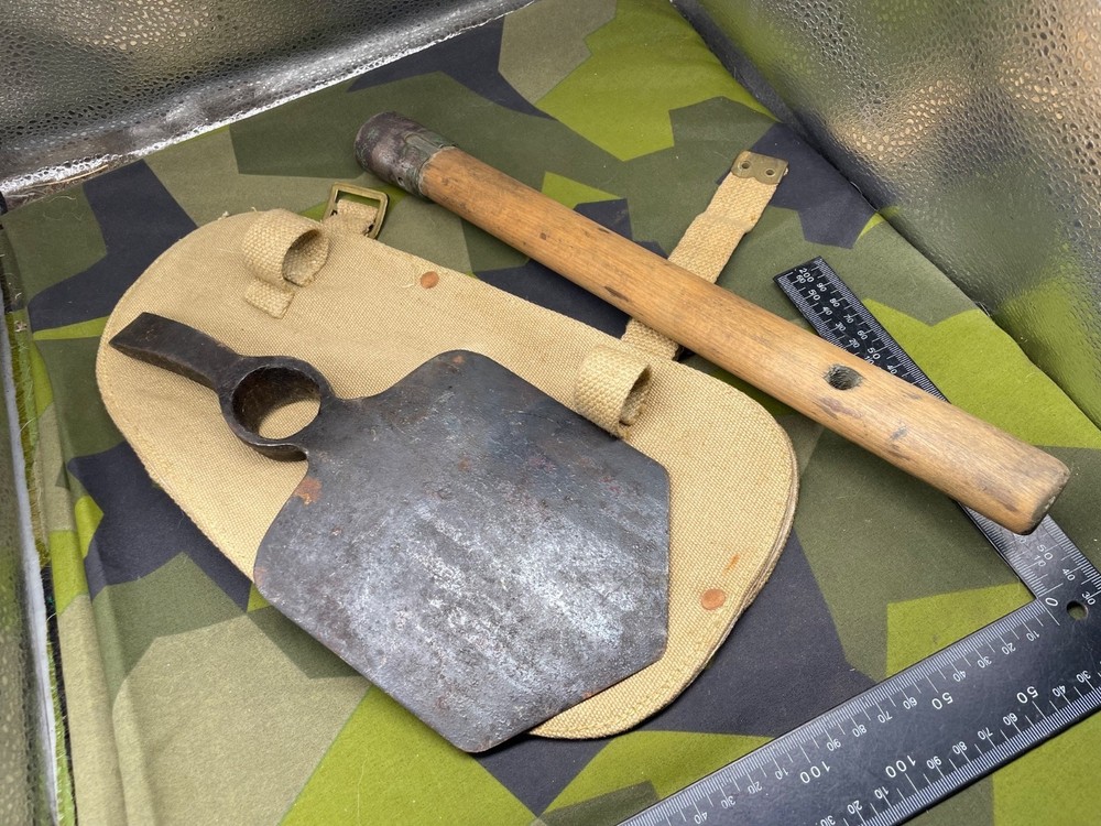 Original WW2 British Army 1944 Dated Shovel with Carrier