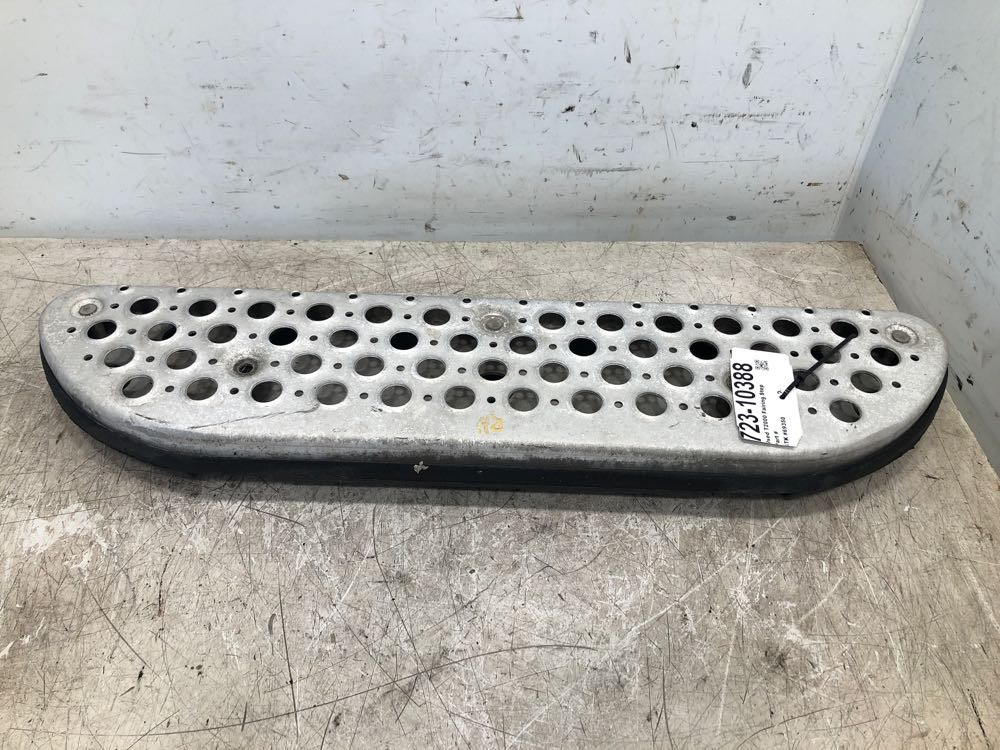 2000 Kenworth T2000 Step (723-10388)