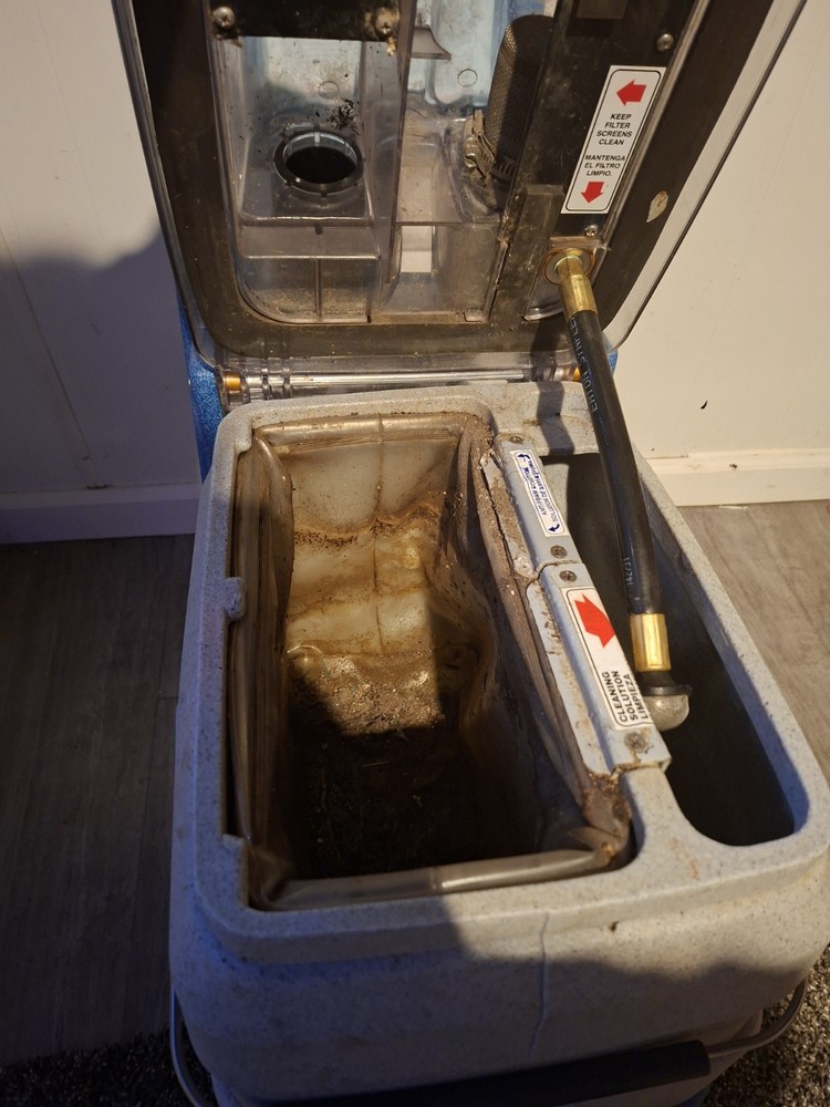 PROFESSIONAL EDIC FIVESTAR CARPET EXTRACTOR