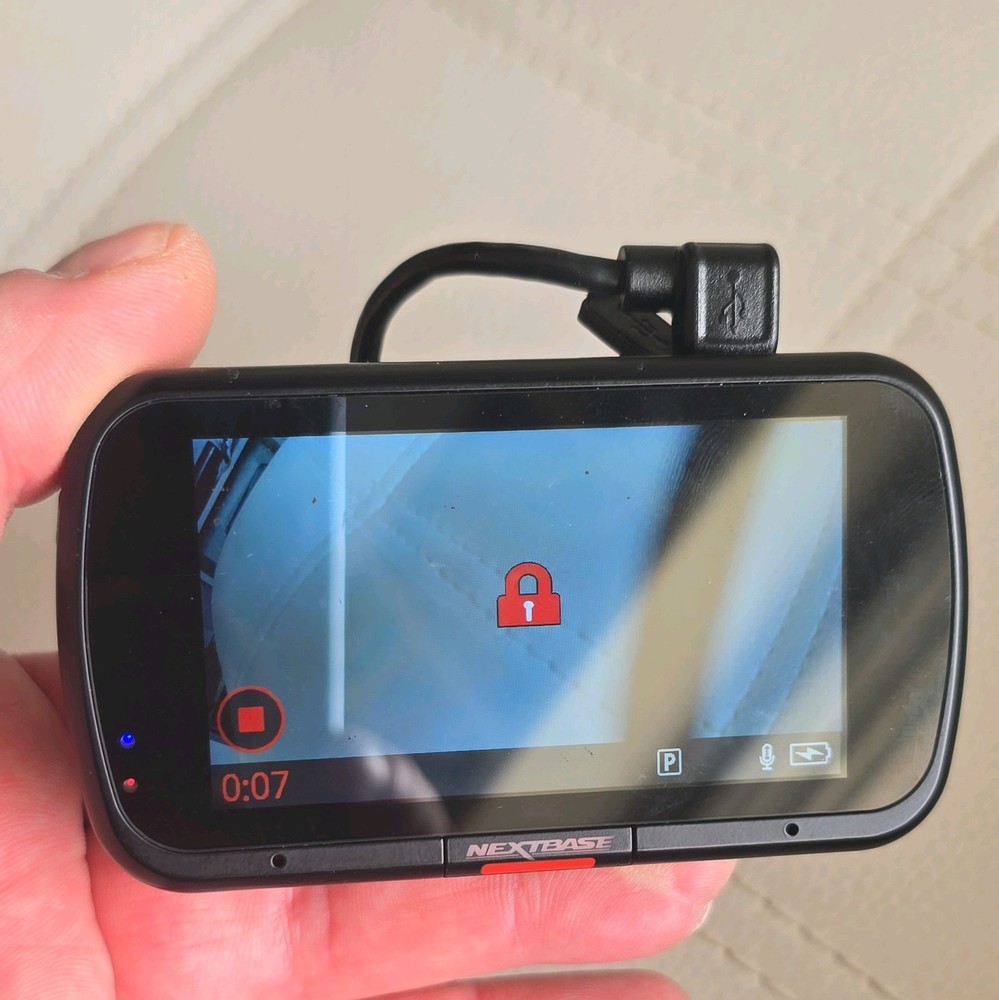 NEXTBASE 522GW HD Dash Camera with mounts and sd card