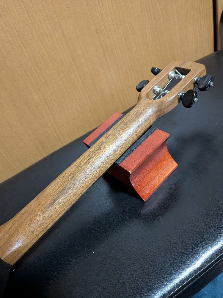 Ukulele Flea concert size rare walnut top no pattern