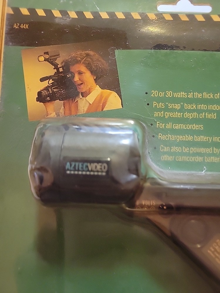 AZTEC VIDEO VARIABLE BRIGHTNESS VIDEO LIGHT FOR CAMCORDERS