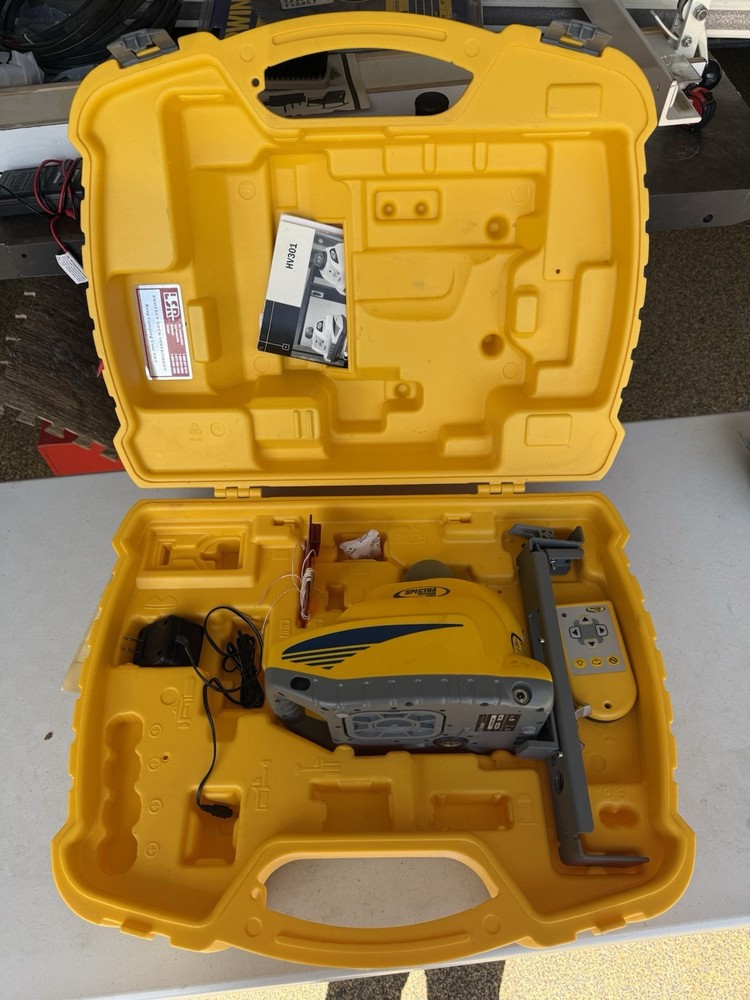Trimble Spectra Precision HV301 Laser With tripod