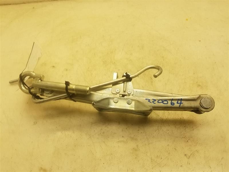 2011 SCION XB JACK WITH TOOL KIT