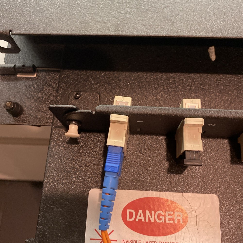 CORNING CCH-01U CABLE SYSTEM LANSCAPE with CONNECTOR HOUSING PANEL & Ears