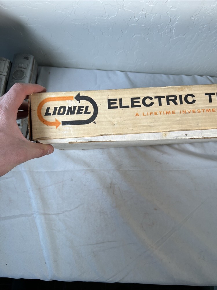 Post War No 11520 Lionel Electric Train Set Complete?