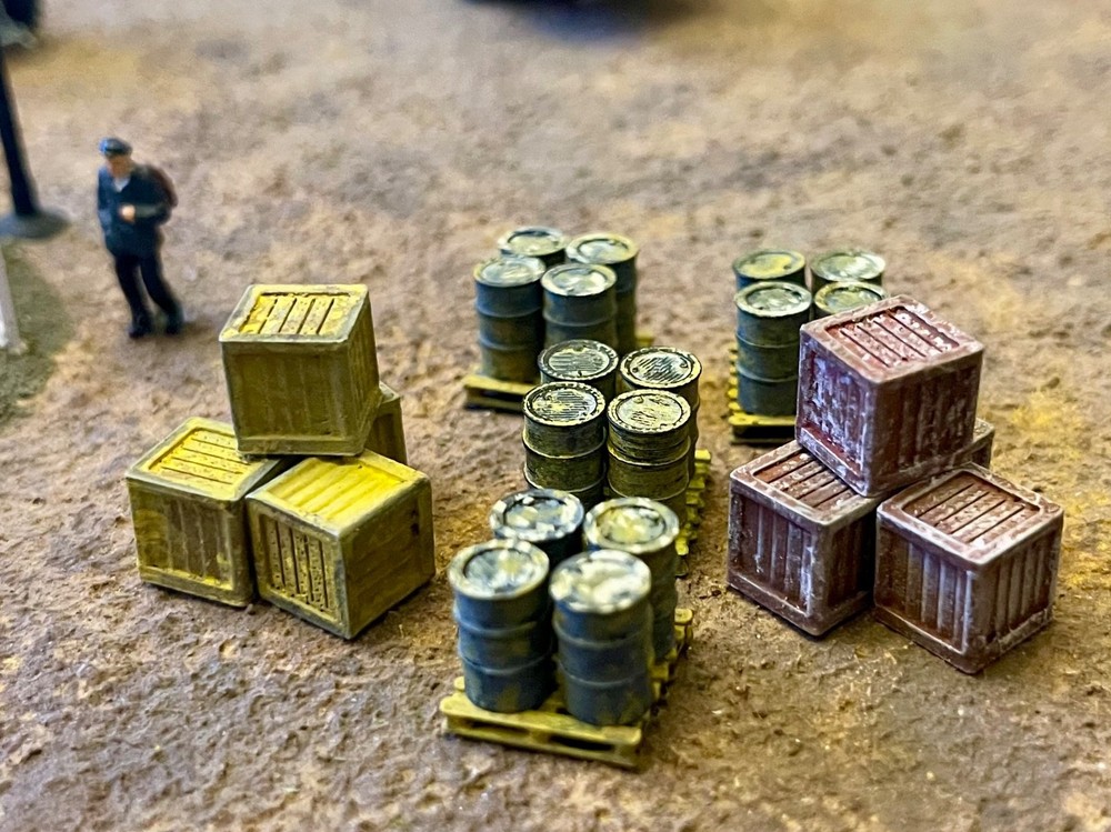 ho scale barrels & crates