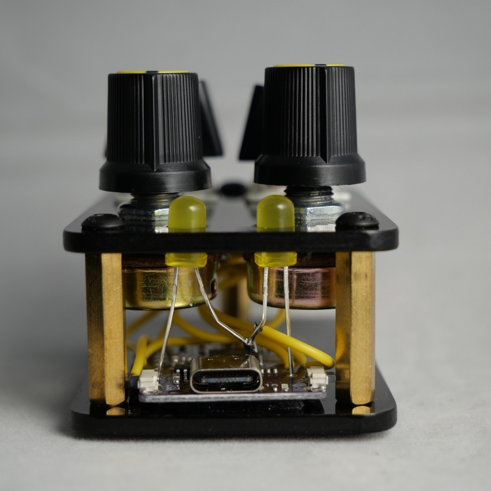 madMidiMiniClassic Midi Controller 2 buttons, 2 potentiometers, 2 LEDs