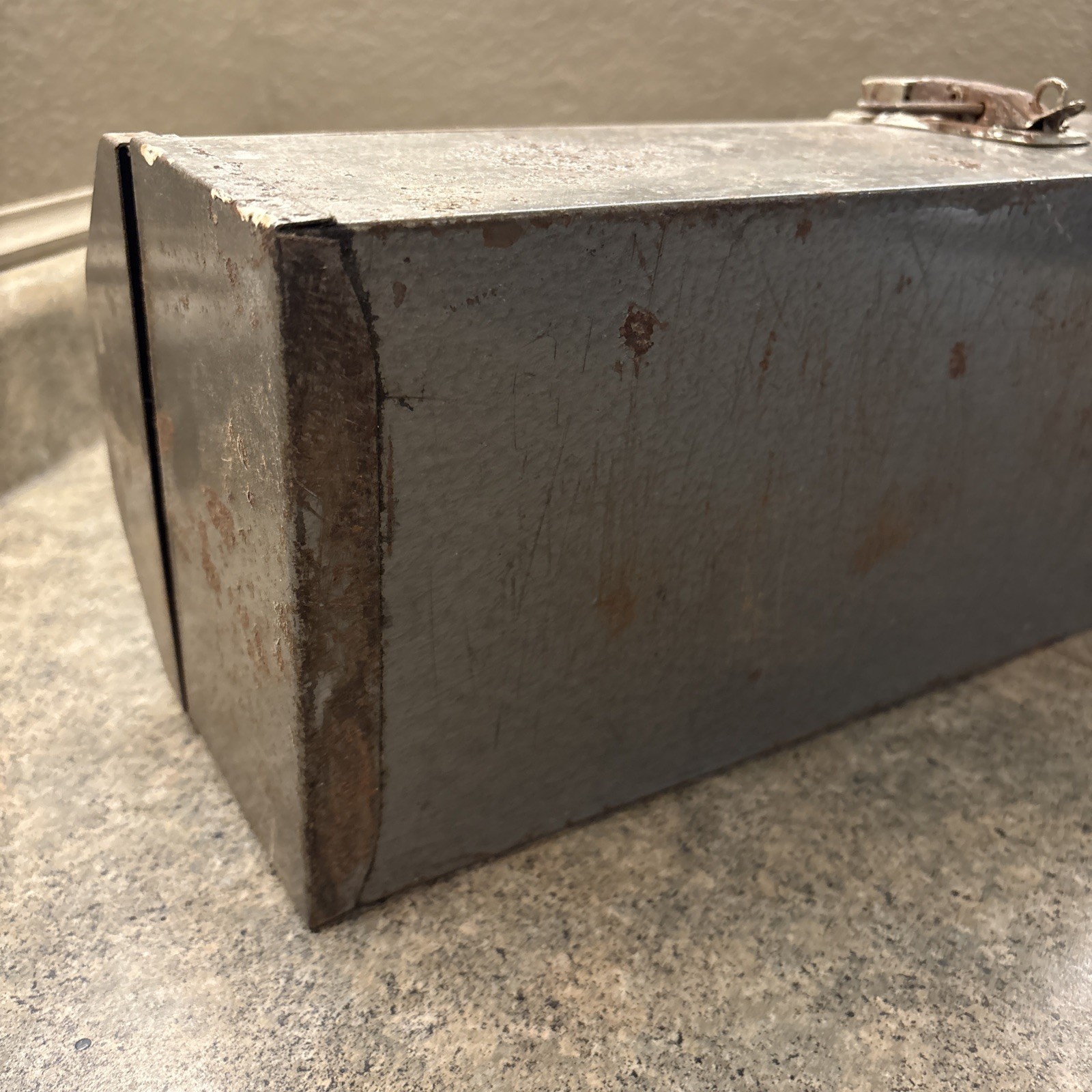 VINTAGE CRAFTSMAN 19-3/4" TOMBSTONE STEEL TOOL BOX, 65161, w/ TRAY