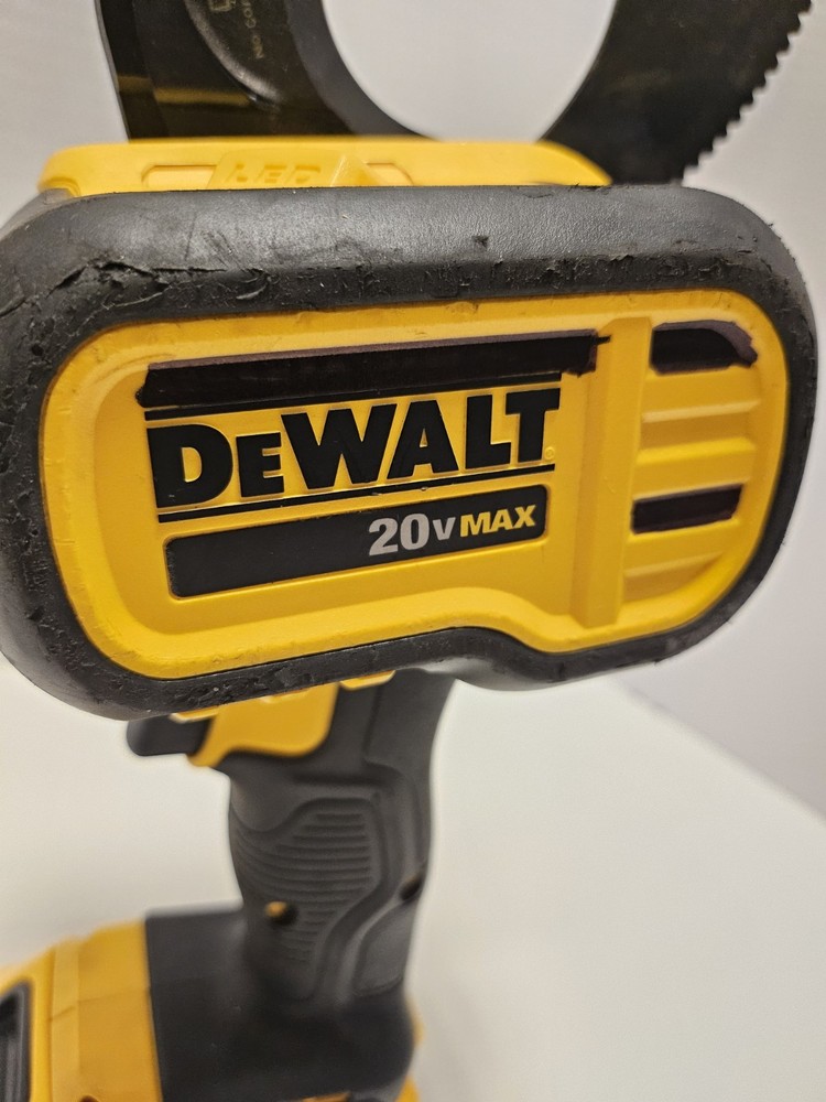 DEWALT DCE150 20V MAX Cordless Cable Cutting Tool With Battery