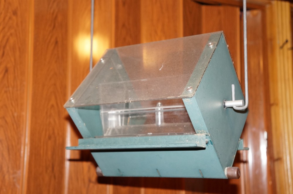 Rollerfeeder Roller Bird feeder rollnfeed Squirrel proof