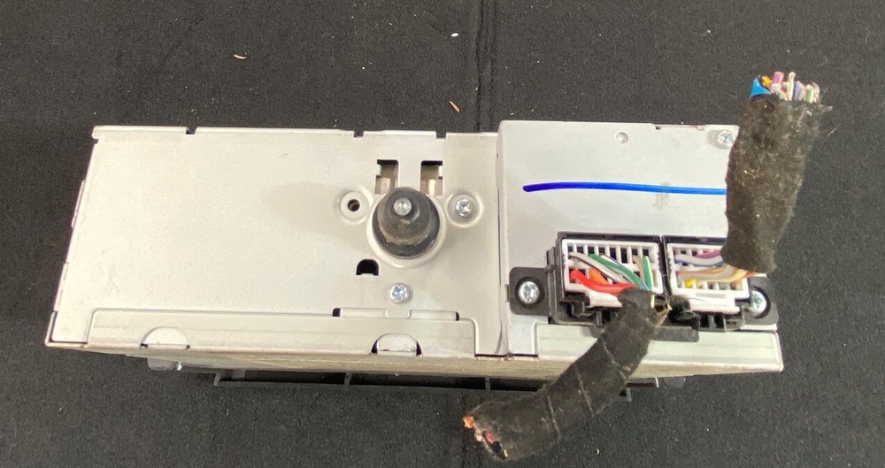 05 Chrysler Pacifica DVD Player Changer Assembly Unit