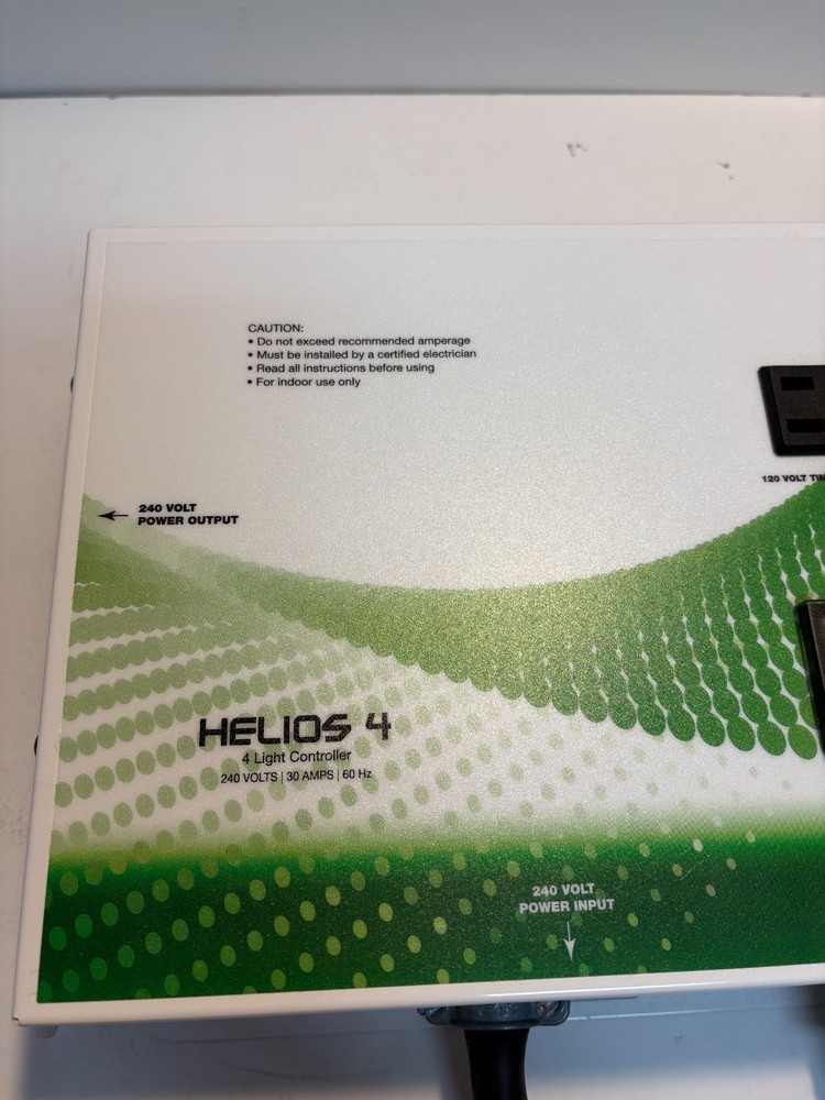 Titan Controls Helios 4 - 4 Light Controller w/ Trigger Cord - UNTESTED