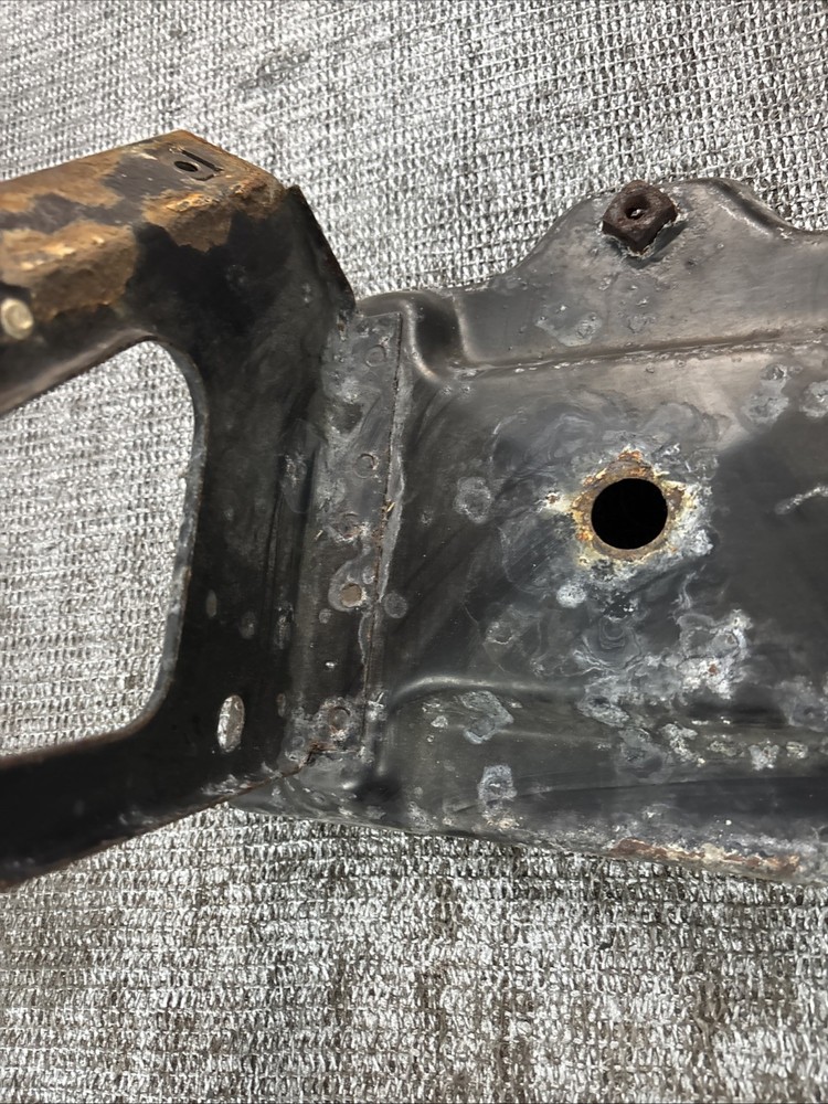 gmc sierra 3500 battery tray 2000