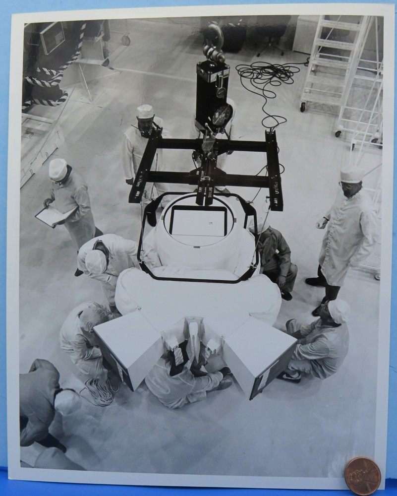NASA Press PHOTO vtg STS-41d Large Format Camera DISCOVERY Space Shuttle