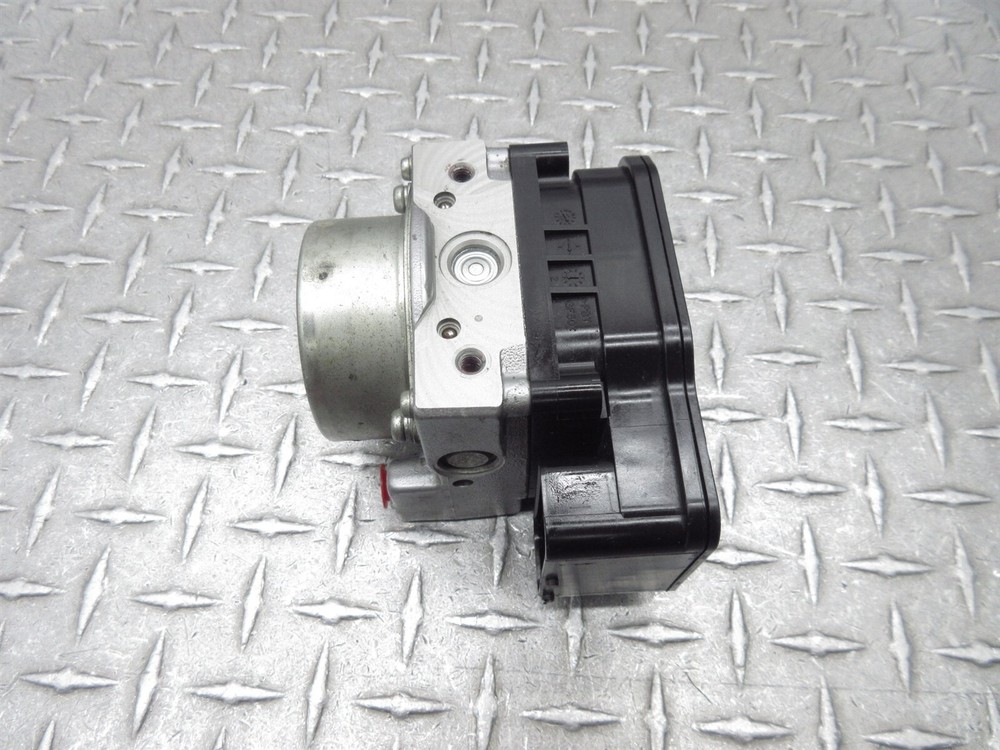2014 13-16 Triumph 1050 Speed Triple ABS Brake Module Pump Control Unit