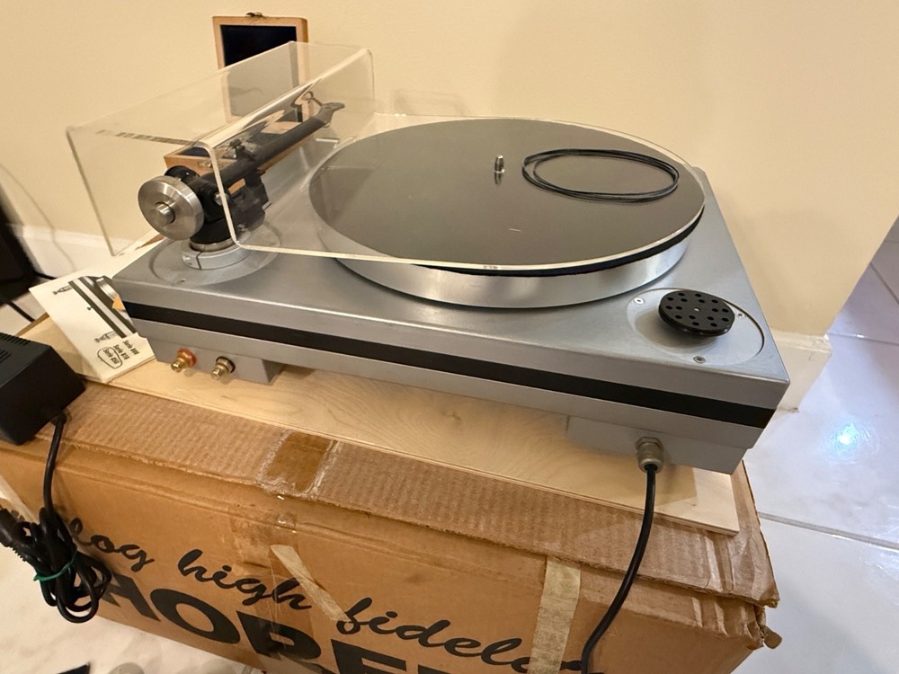 THORENS TD-850 TURNTABLE W/ Original Boxes & Manual