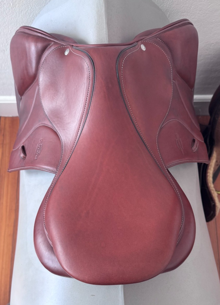 17.5" Devoucoux Biarritz S Saddle - 2022 - 1AA - Full Buffalo - MINT!