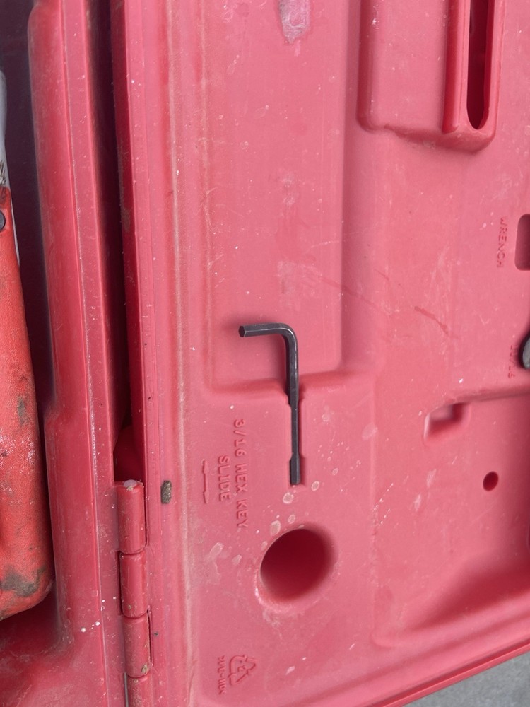 Milwaukee 3107-6 1/2in D-Handle Right Angle Drill Kit