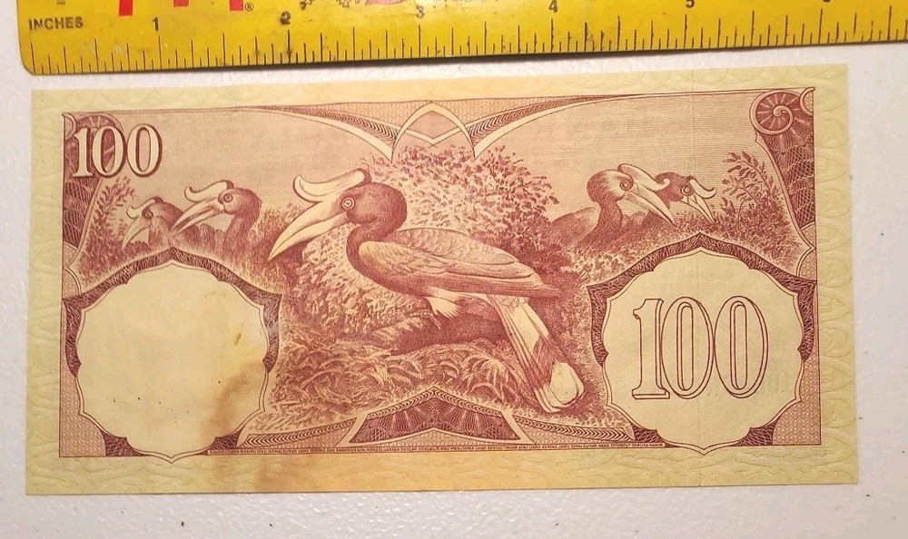 Old Indonesia 100 Rupiah Note 1959; P-69 aUNC